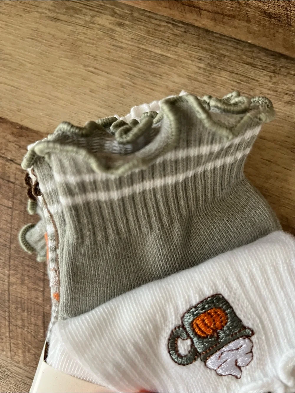 NWT Wild & Indigo Women’s Fall Pumpkin Spice Coffee Lettuce Ruffle Socks